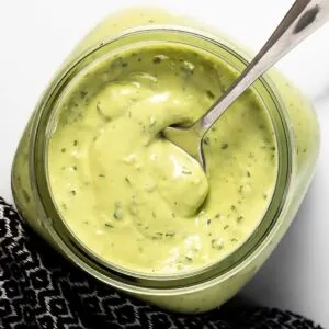 Aderezo cremoso de aguacate y cilantro con Salsa Vegana Mayo